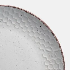 Bumble Bee White 16 Piece Dinnerware Set, Service For 4 -Famous Tableware Store 5274285 QuarterPlate silo